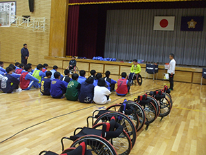 障がい者スポーツ（車いすバケットボール）体験の画像